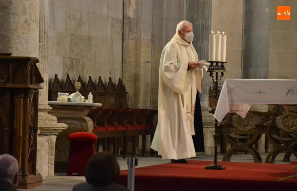 Foto 10 - La Catedral reabre sus puertas para su 1&ordf; misa de la &lsquo;nueva normalidad&rsquo;  