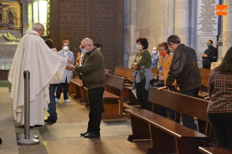 Foto 4 - La Catedral reabre sus puertas para su 1&ordf; misa de la &lsquo;nueva normalidad&rsquo;  