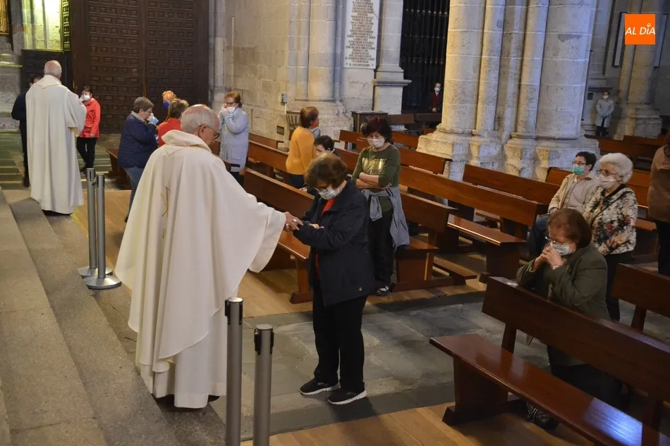 Foto 2 - La Catedral reabre sus puertas para su 1&ordf; misa de la &lsquo;nueva normalidad&rsquo;  