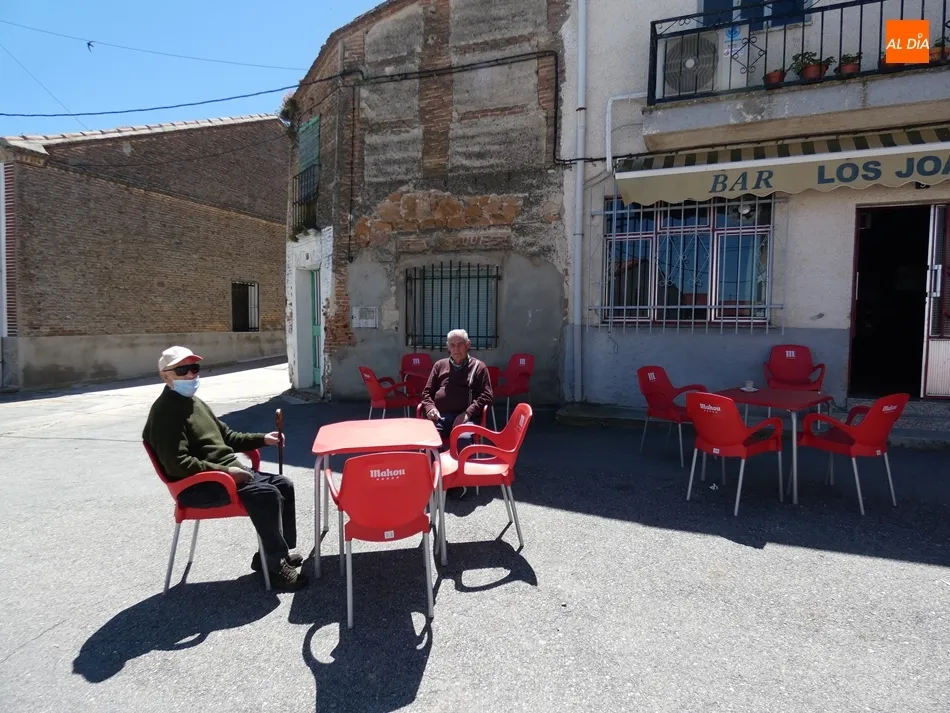Foto 5 - Algunos bares vuelven a servir en sus terrazas en el noreste de la provincia