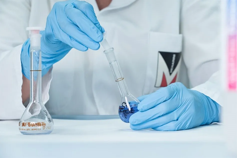 Investigador en un laboratorio | EP