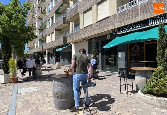 Foto 2 - Ca&ntilde;as, caf&eacute;s y buen tiempo para volver a los bares en Pe&ntilde;aranda