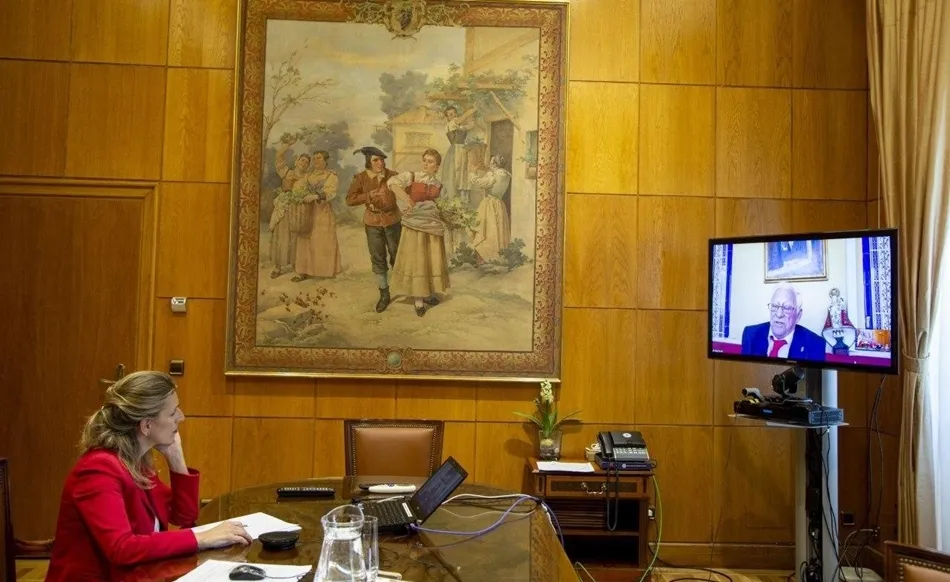 La ministra de Trabajo se reúne por videoconferencia con el padre Ángel, fundador de Mensajeros de la Paz. Foto: EP/Ministerio de Trabajo