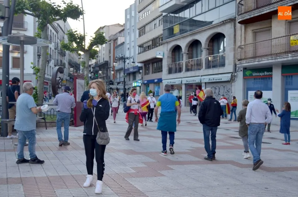 Foto 5 - Segundo d&iacute;a de protestas en B&eacute;jar con mayor cacerolada que ayer en La Corredera