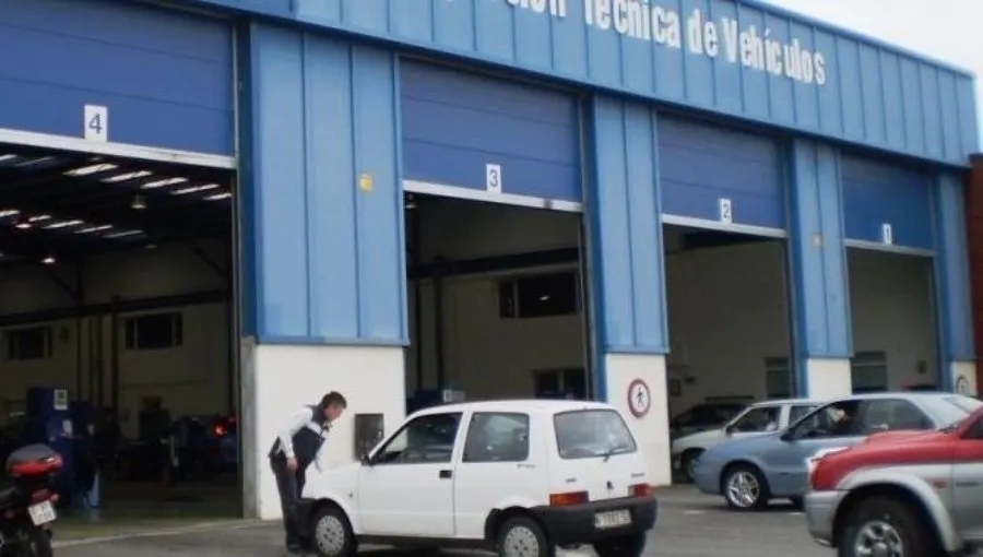 OCU además, recuerda a los conductores que no pasaron la ITV a su coche antes del estado de alarma, que pidan cita en cuanto se reabran las estaciones