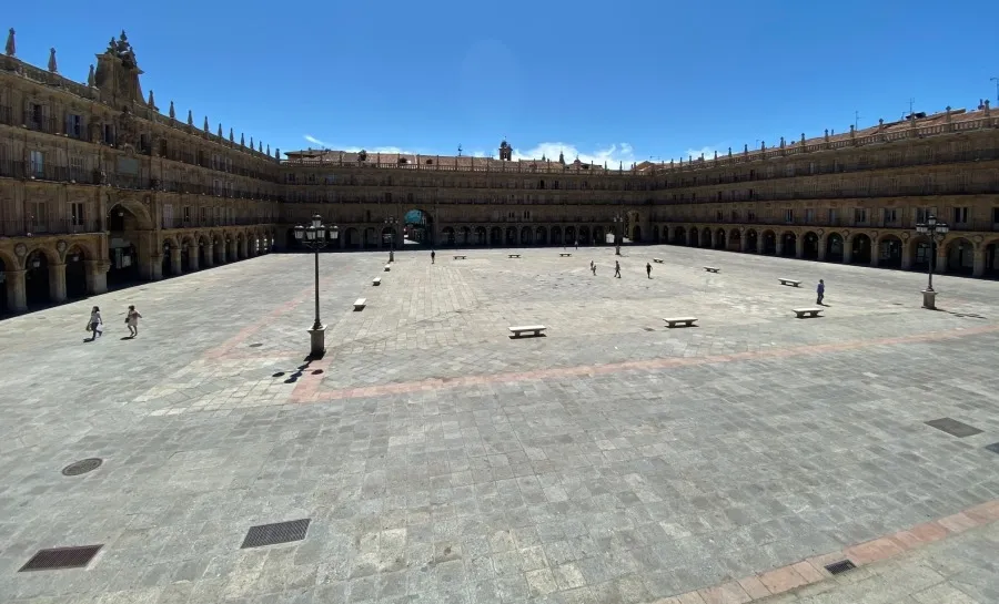 A partir del lunes cambiará el paisaje de la Plaza Mayor con la recuperación de las terrazas