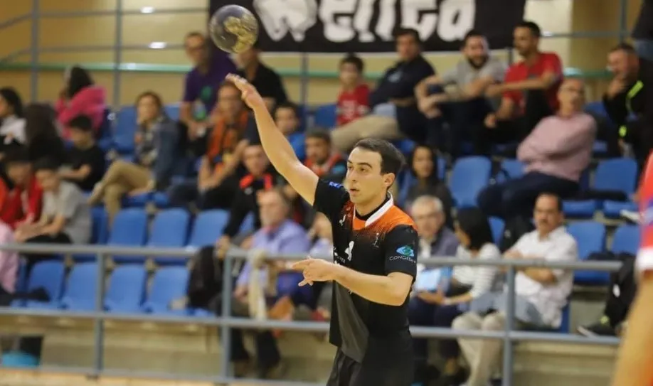 Andrés Pérez, en un partido con el Balonmano Salamanca