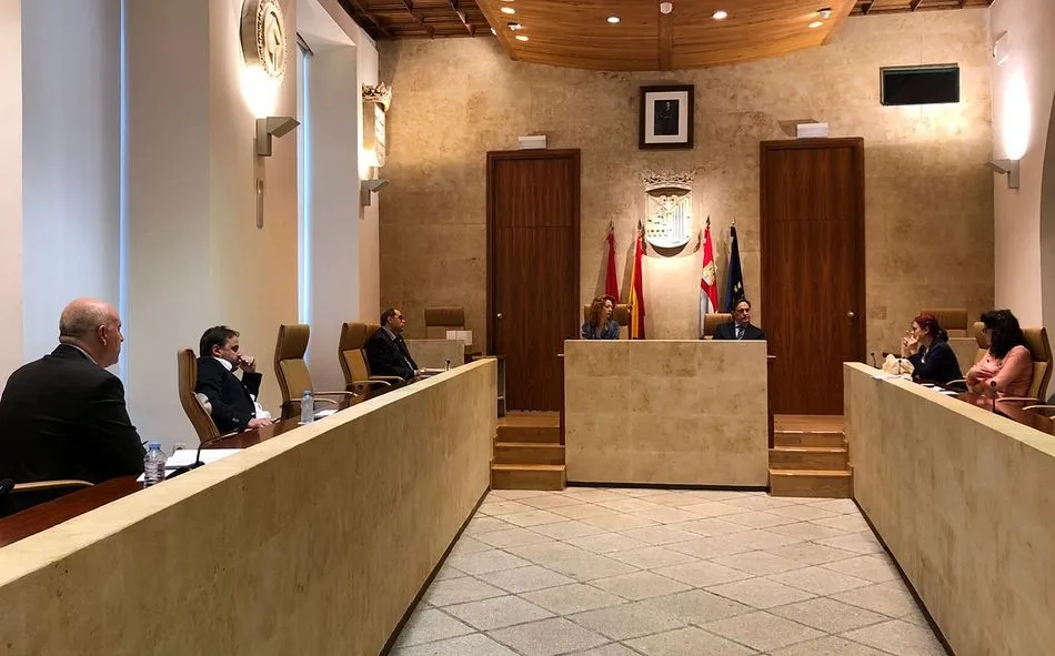 Imagen de la reunión mantenida hoy entre Equipo de Gobierno y Grupo Mixto - Ayto. de Salamanca