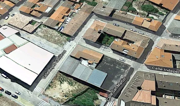 Evacuado al Hospital un hombre de 42 años tras sufrir una caída de 3 metros desde un tejado  