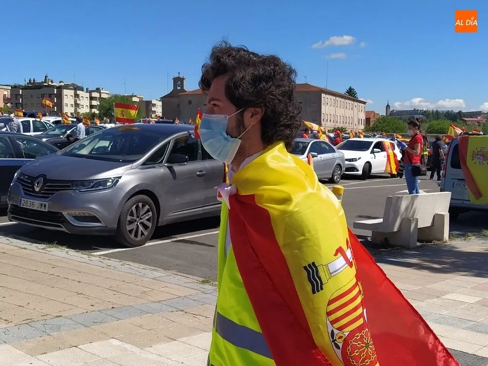 Foto 4 - La caravana de protesta de VOX inunda las calles de Salamanca