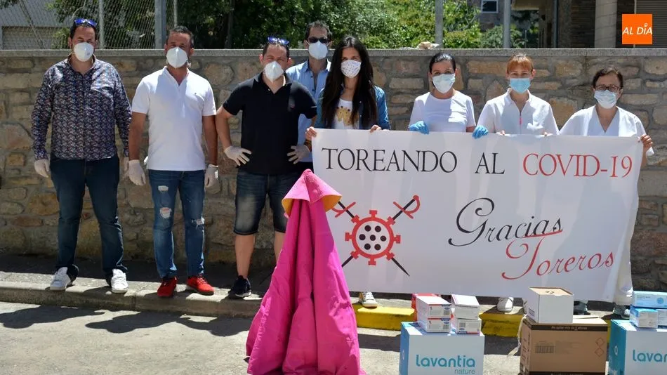 Foto 4 - &lsquo;Toreando al Covid-19&rsquo; entrega material de protecci&oacute;n a las residencias de mayores de Lumbrales