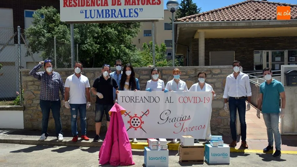 Foto 5 - &lsquo;Toreando al Covid-19&rsquo; entrega material de protecci&oacute;n a las residencias de mayores de Lumbrales