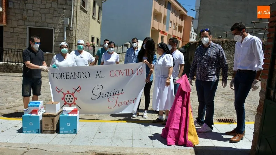 Foto 9 - &lsquo;Toreando al Covid-19&rsquo; entrega material de protecci&oacute;n a las residencias de mayores de Lumbrales