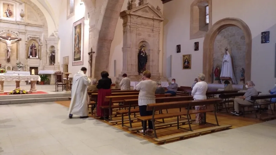 Foto 9 - Primer d&iacute;a de celebraci&oacute;n eucar&iacute;stica en Aldearrubia