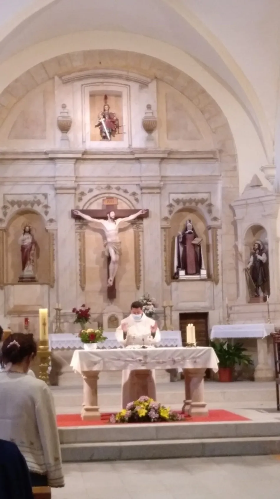 Foto 6 - Primer d&iacute;a de celebraci&oacute;n eucar&iacute;stica en Aldearrubia