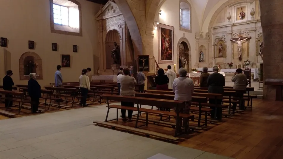 Foto 3 - Primer d&iacute;a de celebraci&oacute;n eucar&iacute;stica en Aldearrubia