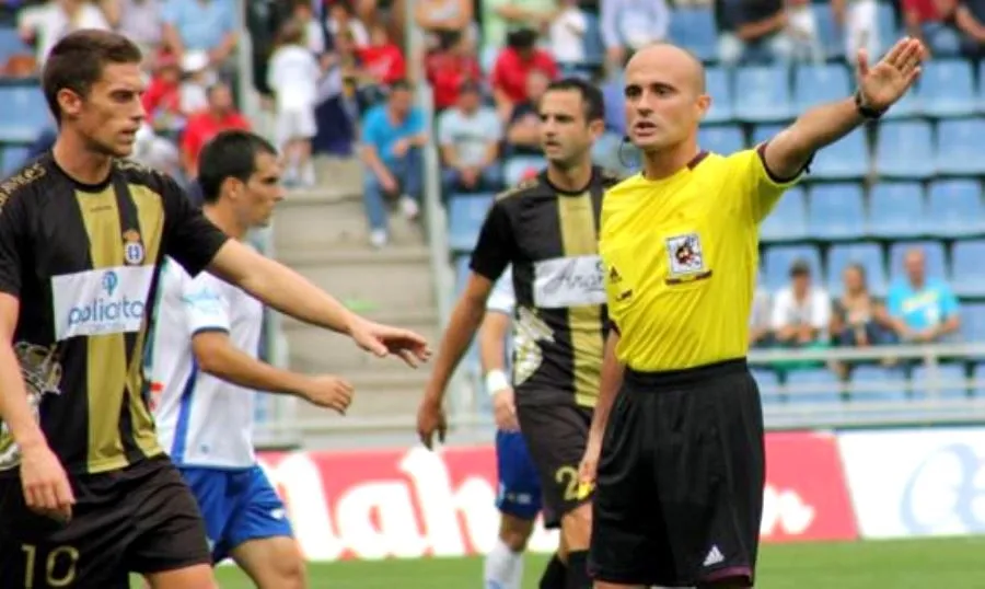 Foto 2 - El salmantino Alfonso Vicente, entre los &aacute;rbitros preseleccionados para pitar la fase de ascenso a ...