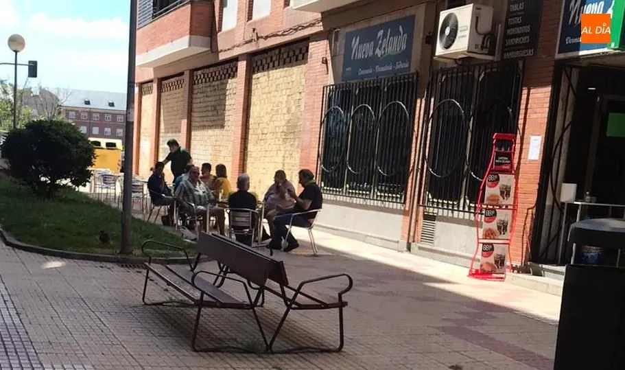 Foto 9 - Salamanca recupera parte de su ambiente con clientes en las terrazas de los hosteleros