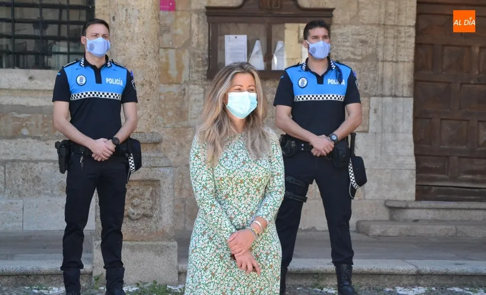 Foto 5 - Toman posesi&oacute;n de sus plazas los cuatro nuevos agentes de la Polic&iacute;a Local  