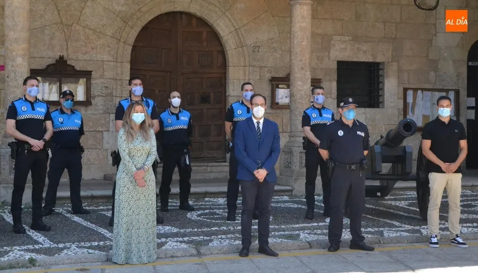Foto 3 - Toman posesi&oacute;n de sus plazas los cuatro nuevos agentes de la Polic&iacute;a Local  