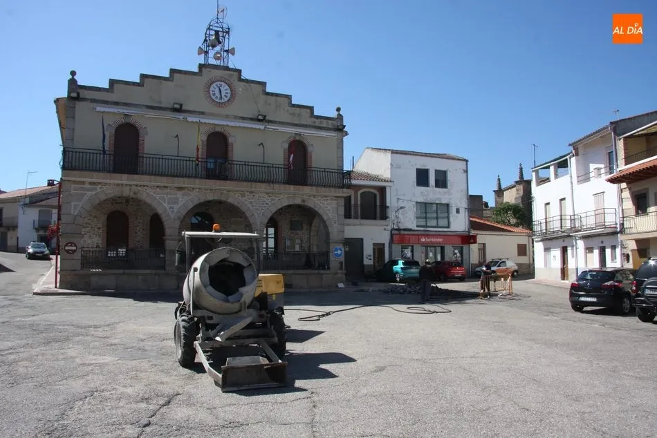 Foto 3 - Comienzan en Villarino las obras de remodelaci&oacute;n de su Plaza Mayor  