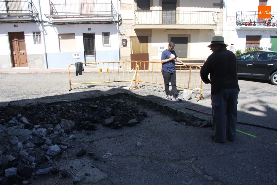 Foto 2 - Comienzan en Villarino las obras de remodelaci&oacute;n de su Plaza Mayor  