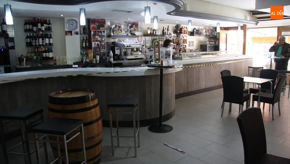 Nuevo aspecto que presenta la Cafetería Amnesia en su interior, adaptado al servicio en mesa / CORRAL