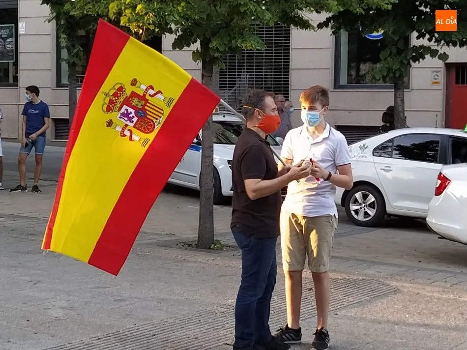 Foto 10 - Tibia &lsquo;cacerolada&rsquo; en la primera jornada de la fase uno de la desescalada en Salamanca