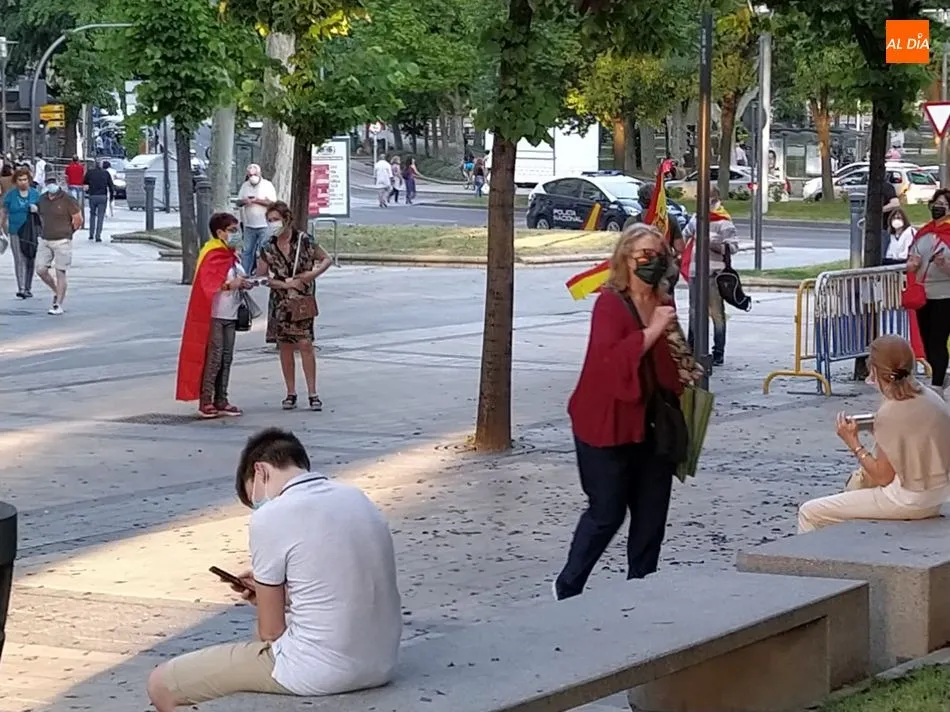 Foto 6 - Tibia &lsquo;cacerolada&rsquo; en la primera jornada de la fase uno de la desescalada en Salamanca