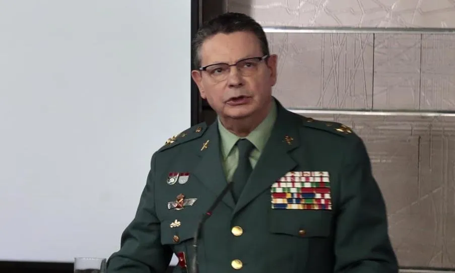 El teniente general, Laurentino Ceña, interviene en la comparecencia para informar sobre los datos actualizados del coronavvirus. Foto Moncloa