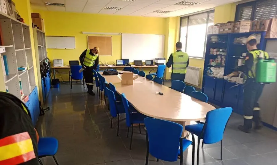 Tareas de desinfección en un centro sanitario de la provincia de Salamanca