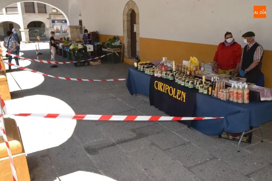 Foto 3 - La Plazuela del Buen Alcalde recupera su cl&aacute;sico colorido de los martes  