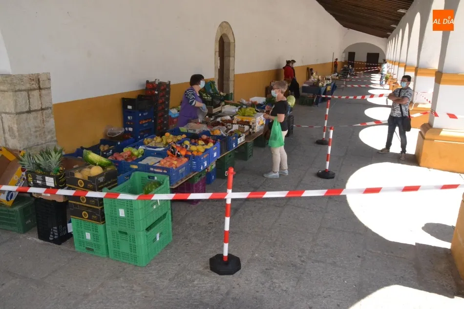 La Plazuela del Buen Alcalde recupera su clásico colorido de los martes  