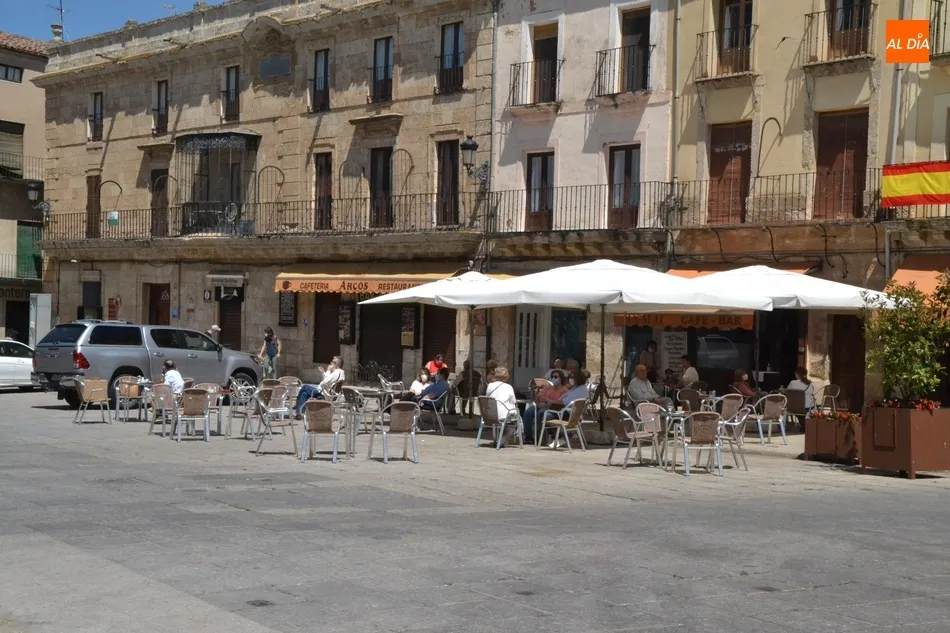 Foto 2 - Las terrazas hacen acto de presencia en la Plaza Mayor  