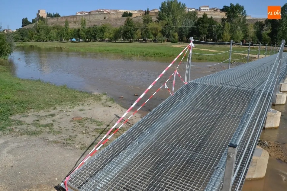 La pasarela de la zona de los pontones será instalada en cuanto lo permita el caudal  