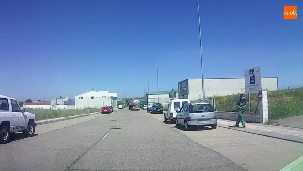 Foto 3 - La entrada en la Fase 1 anima las calles de Vitigudino  