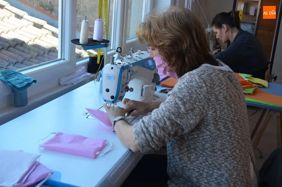 Foto 4 - B&eacute;jar Atelier vende en una sola jornada m&aacute;s de 850 mascarillas