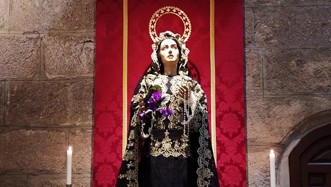 La Santísima Virgen de la Misericordia y Jesus Nazareno se muestran en luto en la parroquia San Miguel Arcángel