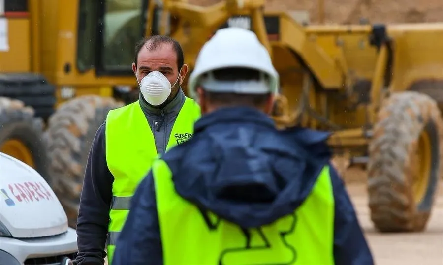 Los sectores con más beneficiarios de la prestación son Comercio, Hostelería y Construcción. Foto EP
