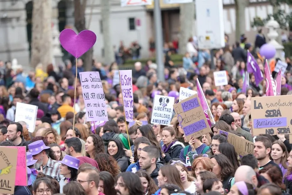 Participantes en la manifestación del 8M (Día Internacional de la Mujer), en Madrid a 8 de marzo de 2020. - Jesús Hellín - Europa Press - Archivo