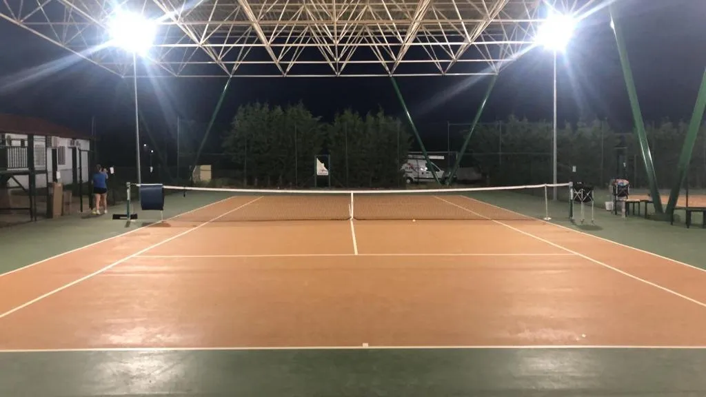 Foto 2 - Mejoras en la eficiencia lum&iacute;nica de las pistas de tenis
