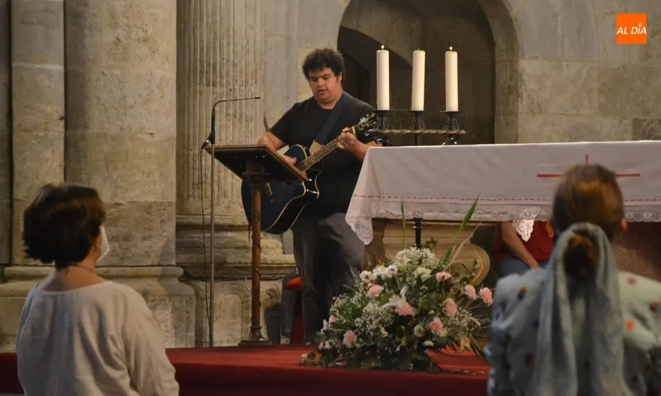 Foto 9 - Fieles de los 7 Arciprestazgos diocesanos se re&uacute;nen en la Catedral para festejar Pentecost&eacute;s  