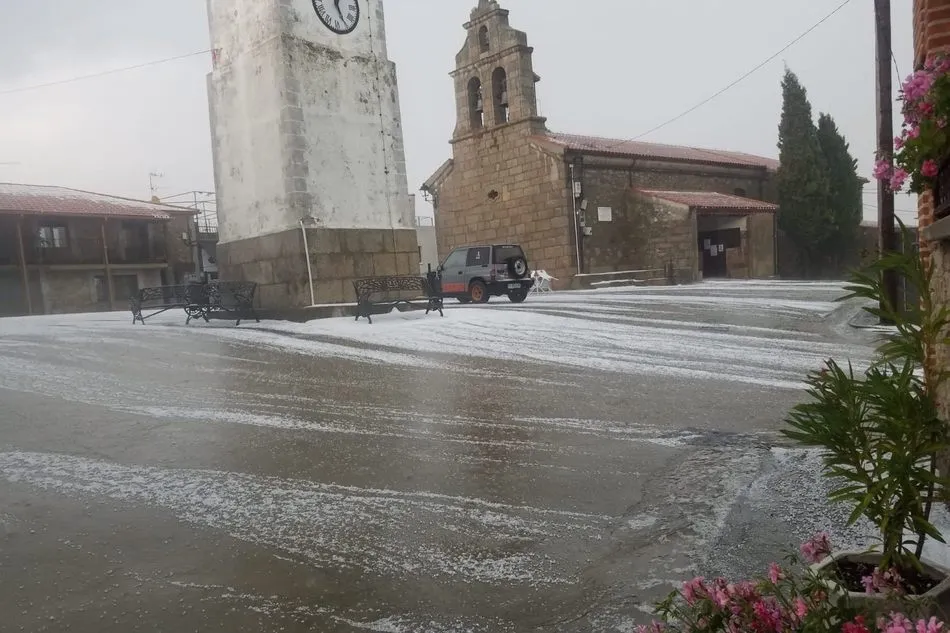 Foto 8 - Una fuerte tormenta de lluvia y granizo inunda varias viviendas&nbsp;en Boada  