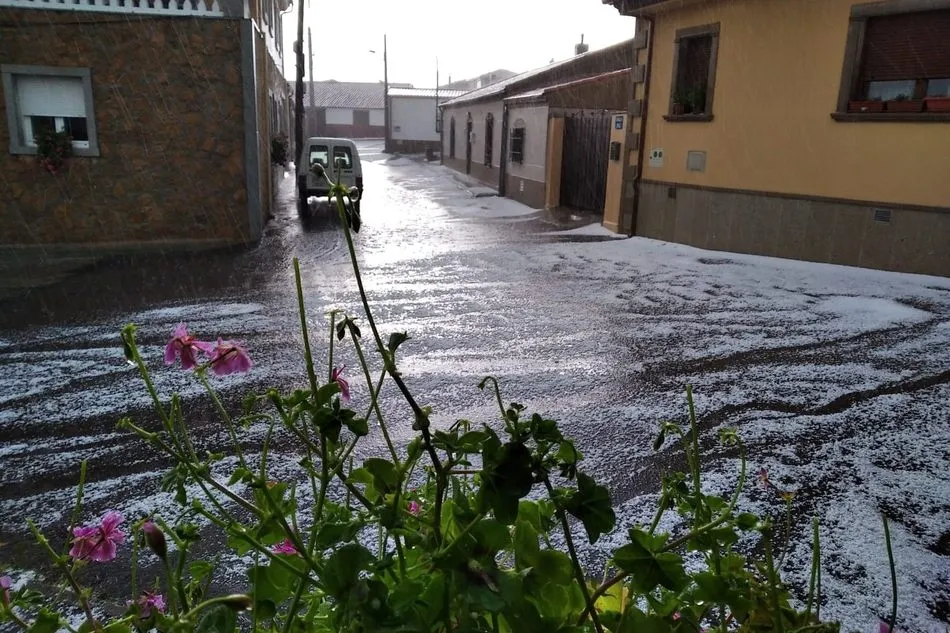 Foto 3 - Una fuerte tormenta de lluvia y granizo inunda varias viviendas&nbsp;en Boada  