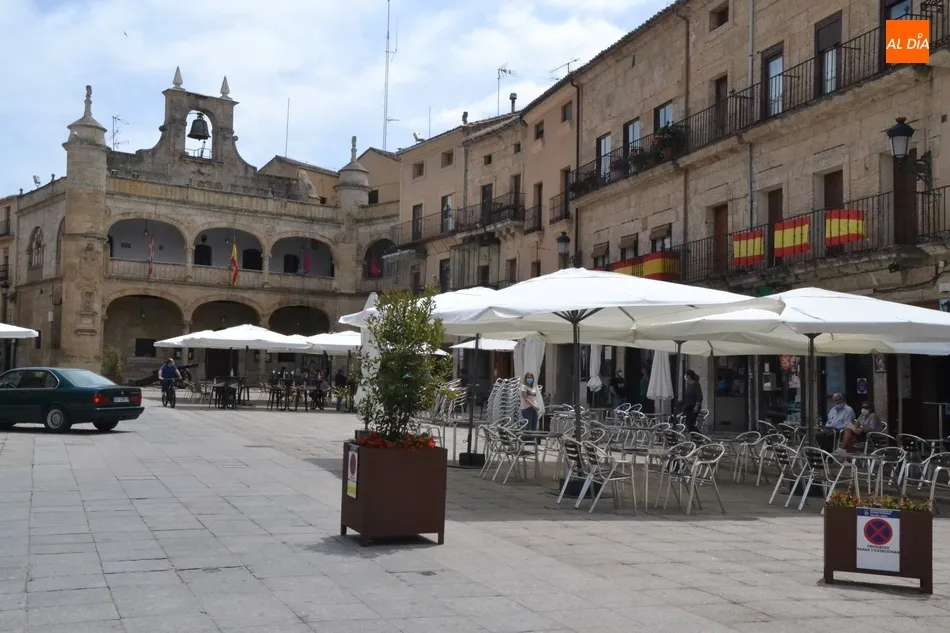 Foto 4 - La Plaza Mayor contin&uacute;a recobrando vida con el despliegue de m&aacute;s terrazas  