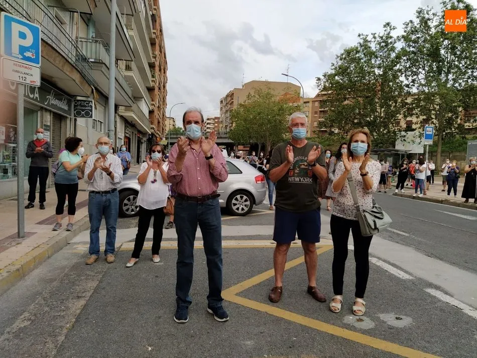 Foto 6 - Salamanca se suma al aplauso reivindicativo en defensa de los profesionales sanitarios