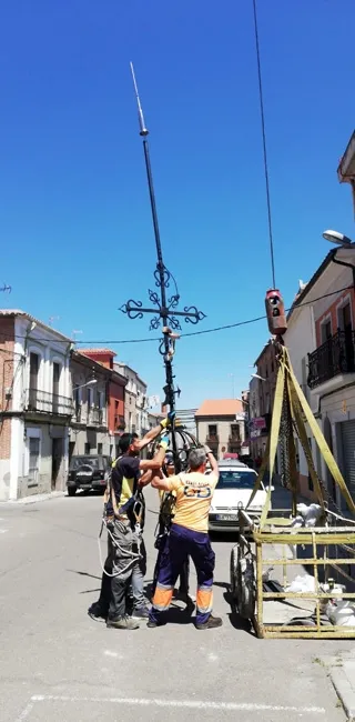 Foto 6 - FOTOS: As&iacute; fue la colocaci&oacute;n de la veleta y el pararrayos en la torre de la iglesia parroquial&nbsp;