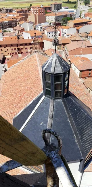 Foto 5 - FOTOS: As&iacute; fue la colocaci&oacute;n de la veleta y el pararrayos en la torre de la iglesia parroquial&nbsp;