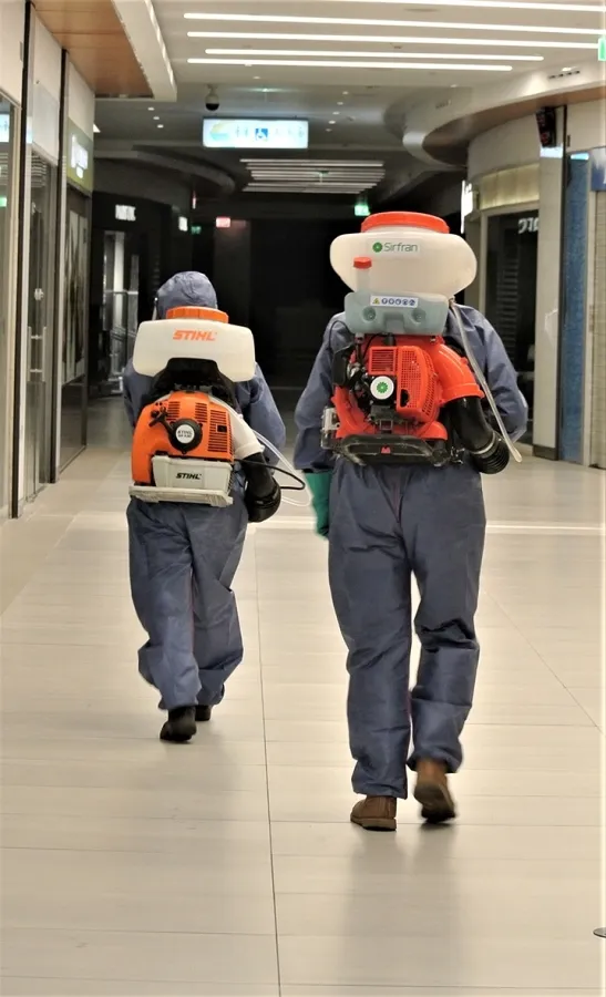 Foto 6 - Desinfecci&oacute;n total de las instalaciones del Centro Comercial El Tormes para su puesta a punto