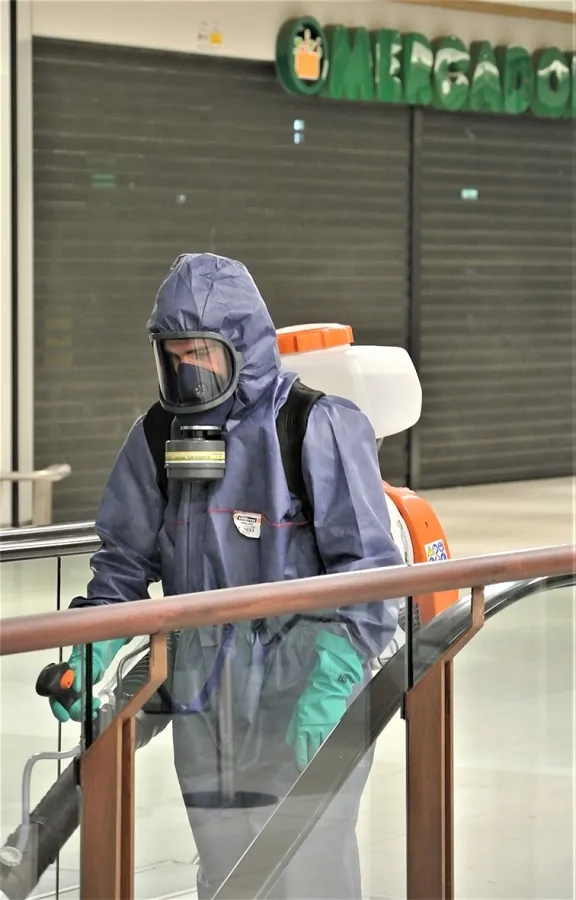 Foto 5 - Desinfecci&oacute;n total de las instalaciones del Centro Comercial El Tormes para su puesta a punto